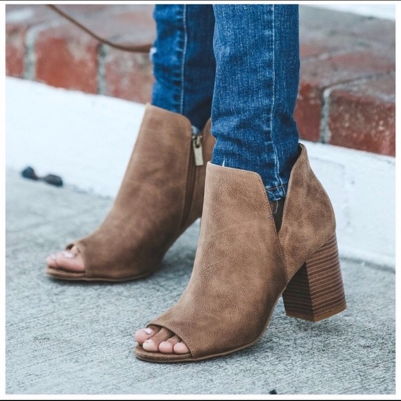 Shoes - 🥂🚨Distressed Peep-Toe Booties💕